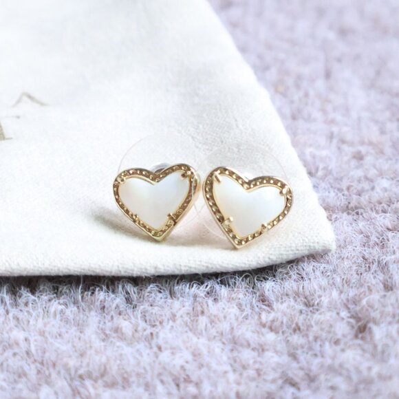 New. Kendra Scott Ari Heart Gold Ivory Mother-Of-Pearl Stud Earrings - Picture 2 of 2
